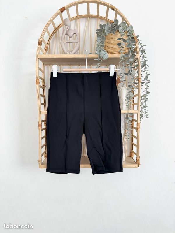 Short cycliste noir BERSHKA (image 1)