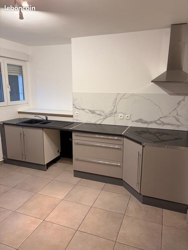 Appartement 6 pièces 104 m² · à Joeuf · 104 m² · 890 €