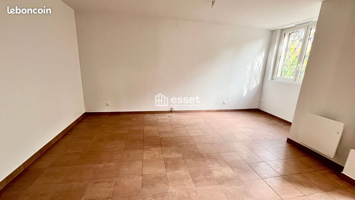 Appartement 1 pièce 29 m² · à Neuilly-sur-Seine · 29 m² · 890 €