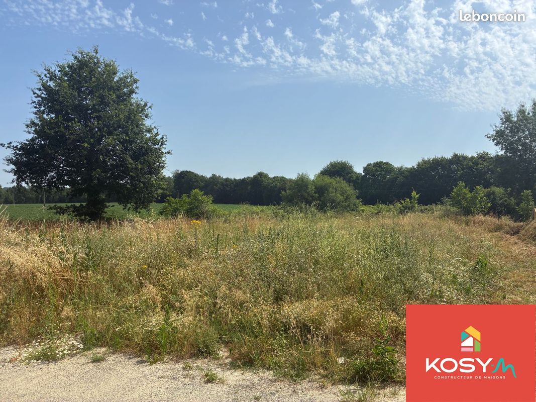 Terrain à bâtir de 615 m² à LE LION-D'ANGERS (49) · 75 525 €