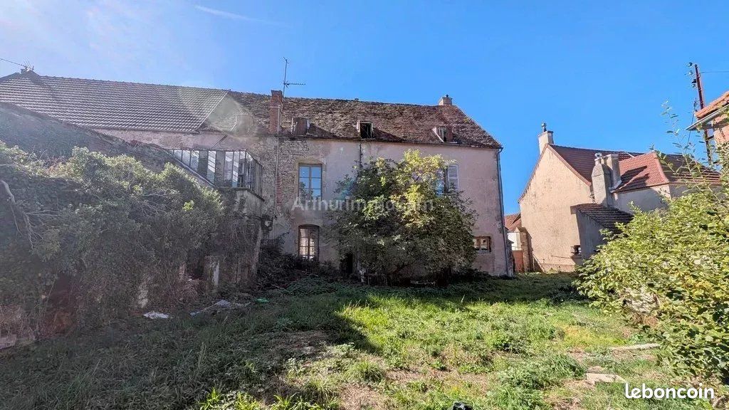 Maison 15 pièces 300 m² · à Rouvray · 300 m² · 20 000 €