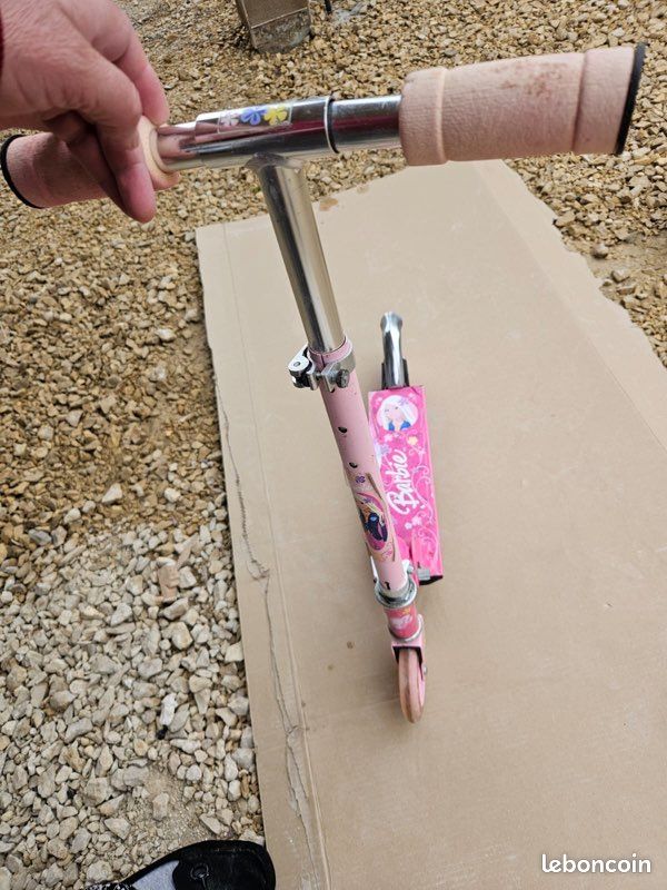 Trottinette enfant fille barbie (image 1)