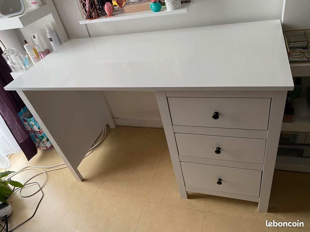 Bureau (image 1)