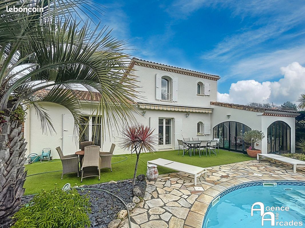 Maison 8 pièces 181 m² · à Mérignac · 181 m² · 699 000 €