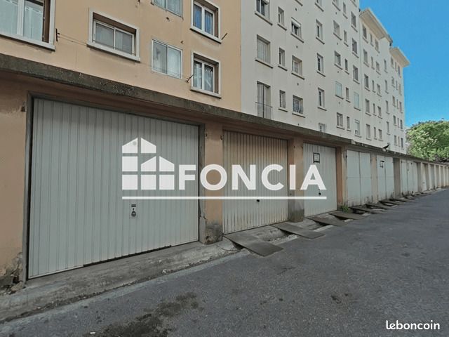 Parking 11 m² · à Toulon · 11 m² · 90 €/mois