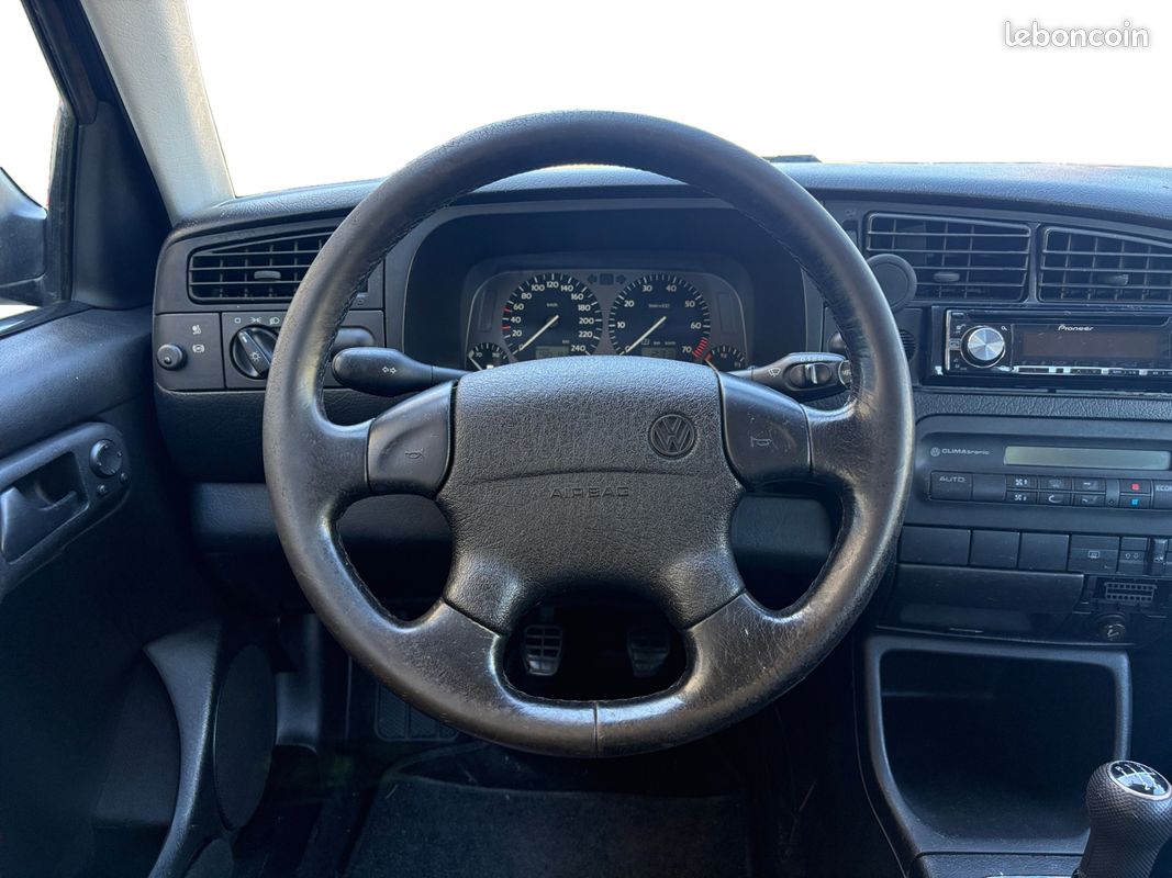 VOLKSWAGEN GOLF 3 VR6 - 174Ch intérieur cuir - Garantie 12 mois (image 13)