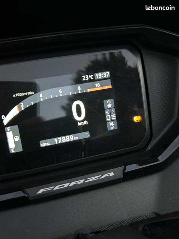 Honda Forza 350 spécial édition sport 2025 (image 3)