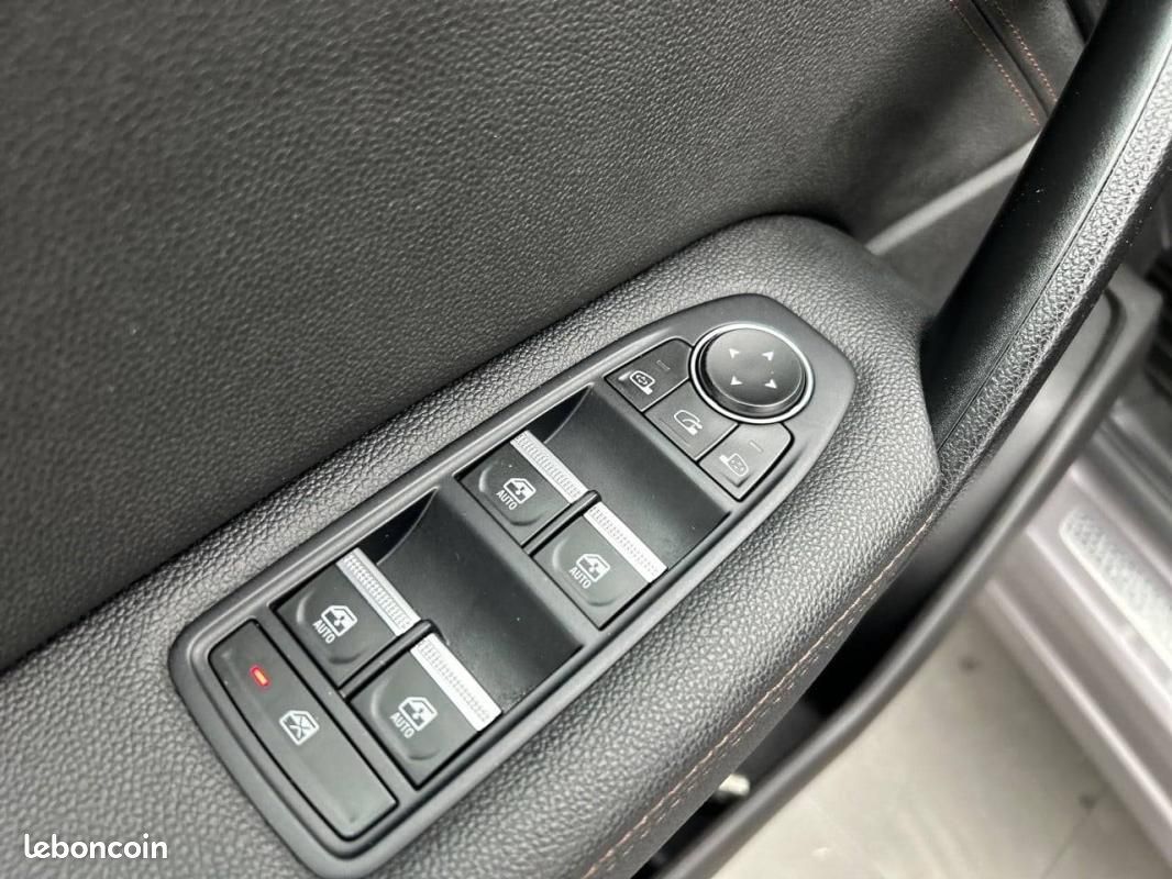 Renault Captur E-Tech Plug-in 160 - 21 Initiale Paris (image 18)