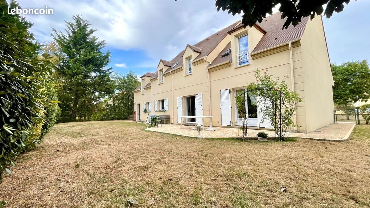 Maison 8 pièces 218 m² · à Magny-les-Hameaux · 218 m² · 730 000 €
