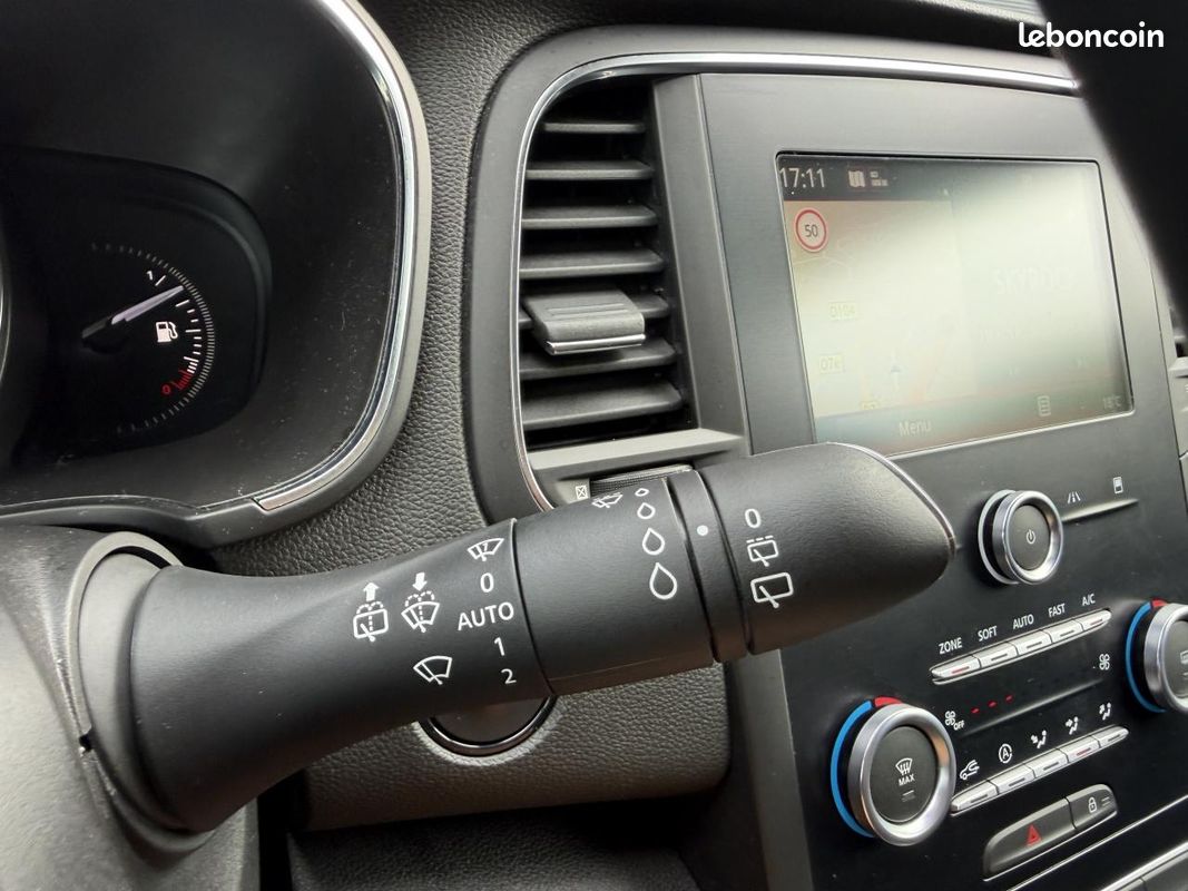 RENAULT MEGANE Mégane IV Berline dCi 110 Energy Business (image 25)