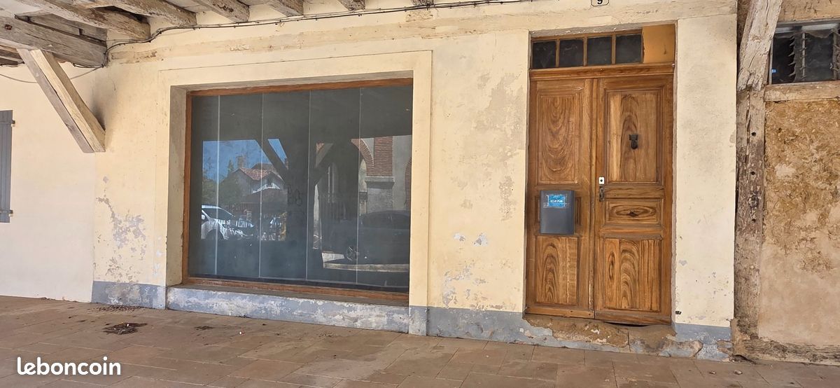 Maison 6 pièces 223 m² · à Castelnau d'Auzan Labarrère · 223 m² · 35 000 €
