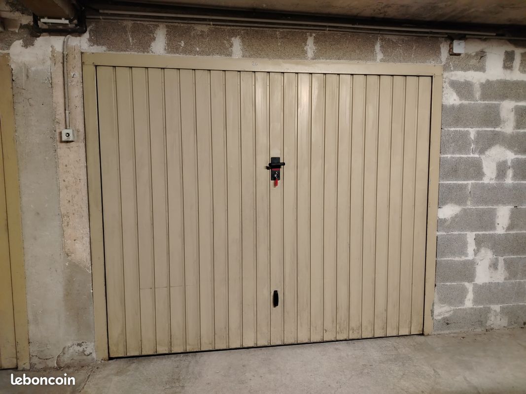 Garage · à La Garde · 30 000 €