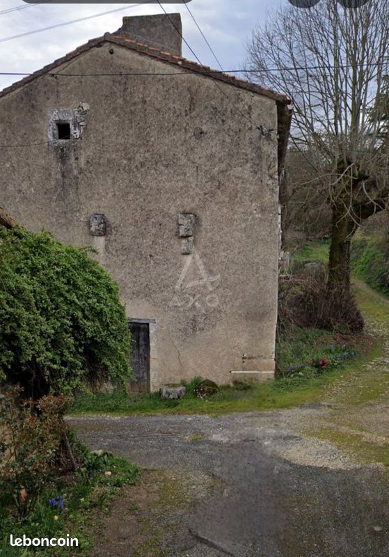 Maison 5 pièces 120 m² · à Chazelles · 120 m² · 20 000 €