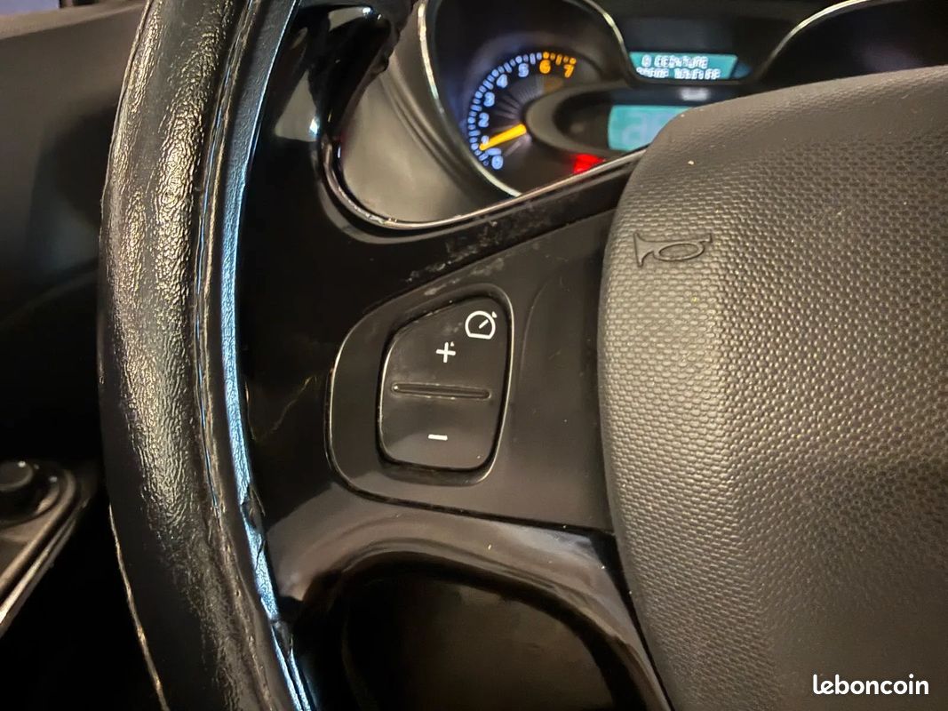 RENAULT Captur 0.9 tce 90ch ZEN - 2015 - Faible kilométrage (image 9)