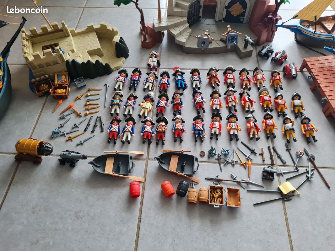 Playmobil 4 bateaux un fort un bastion 36 personnages playmobil français anglais espagnol des canons fusils épées 2 chaloupes coffres trésor beaucoup d accessoires (image 13)
