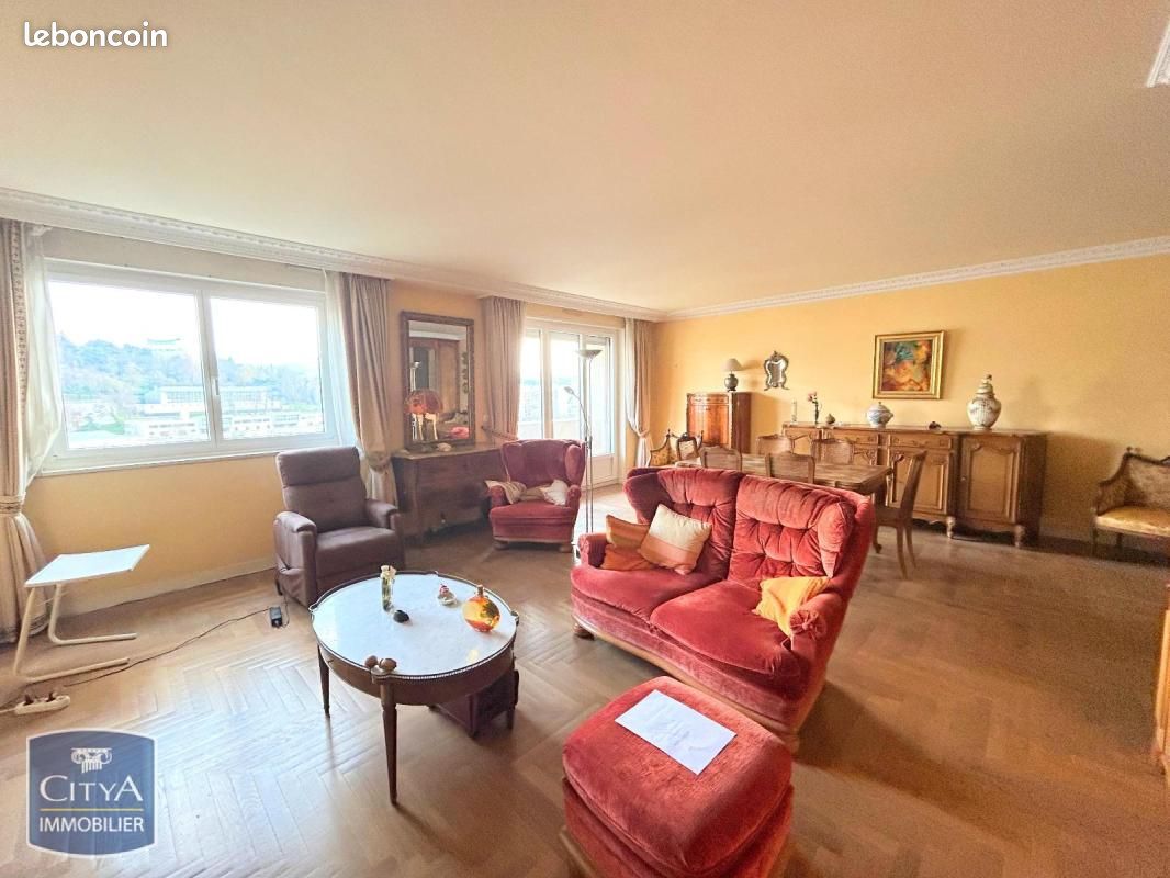 Appartement 5 pièces 122 m² · à Saint-Étienne · 122 m² · 160 000 €