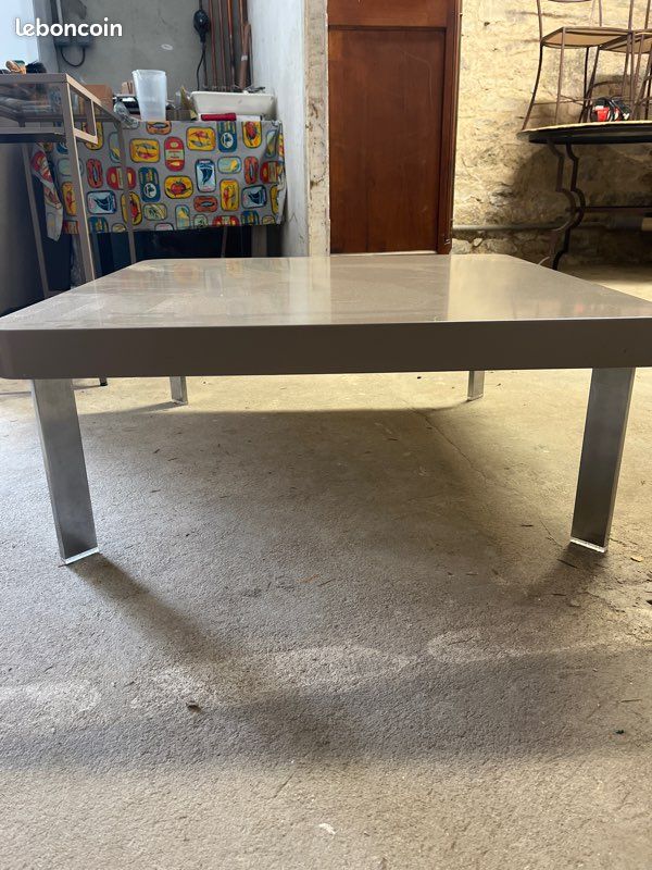 Table basse design résine laquée (image 3)