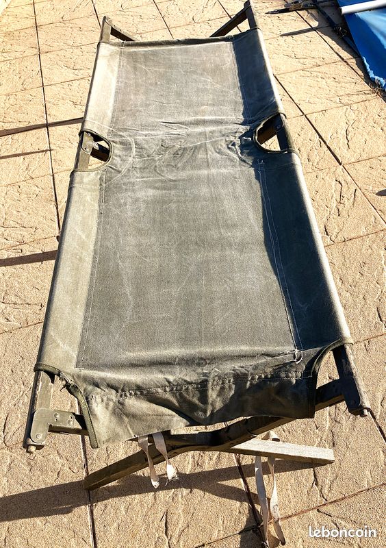 Lit Pliant Militaire Olive, 1950s en vente sur