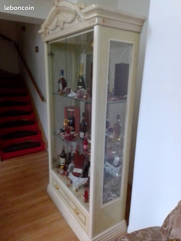 Vitrine (image 2)