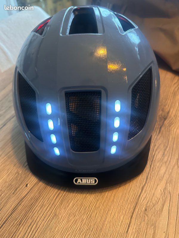Casque vélo ABUS Hyban 2.0 LED – Bleu (image 1)