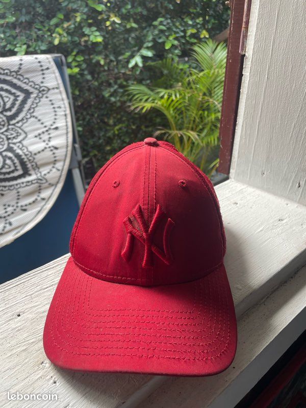 Casquette new era rouge (image 2)