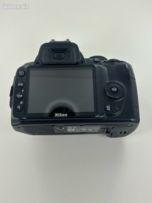 Nikon d3000 nu (3531 déclenchements) (image 4)