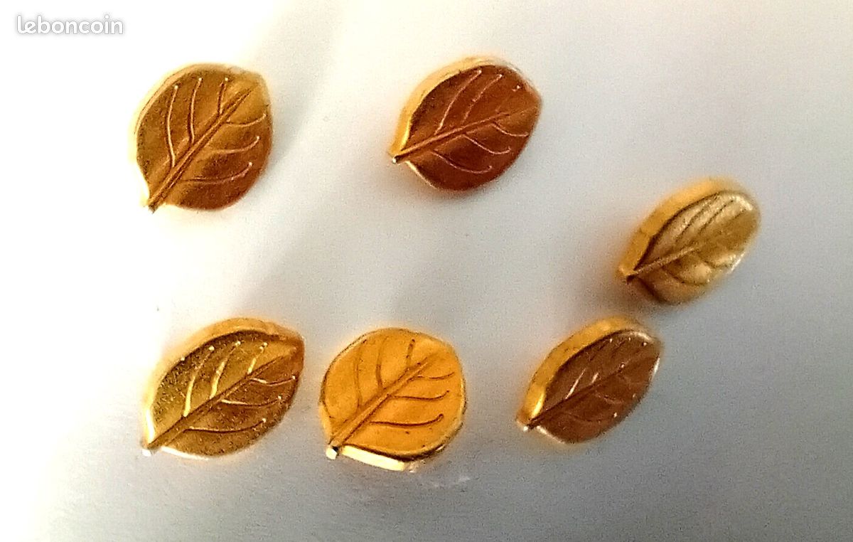 Lot De 6 Boutons Vintage Marron - Motif Feuillage - Diamètre 2,2 Cm - À Pied - Occasion - Réf 0047