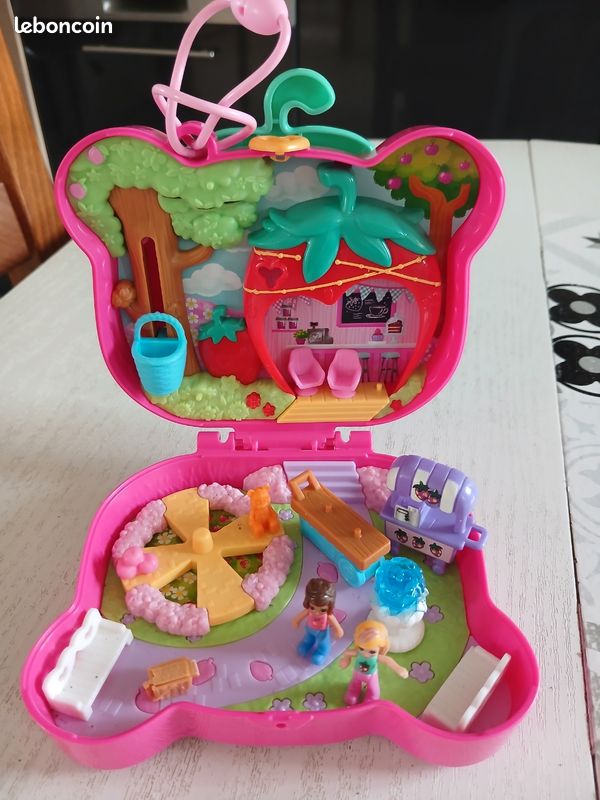 Polly Pocket Coffret Ourson Fraise Avec Jardin, 2 Mini-Figurines, 1