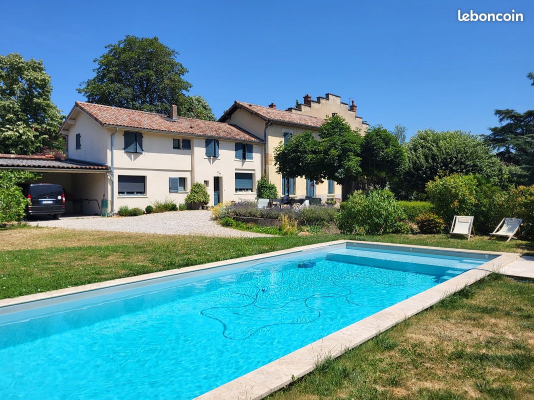 Maison 10 pièces 215 m² · à Champagne-au-Mont-d'Or · 215 m² · 1 095 000 €