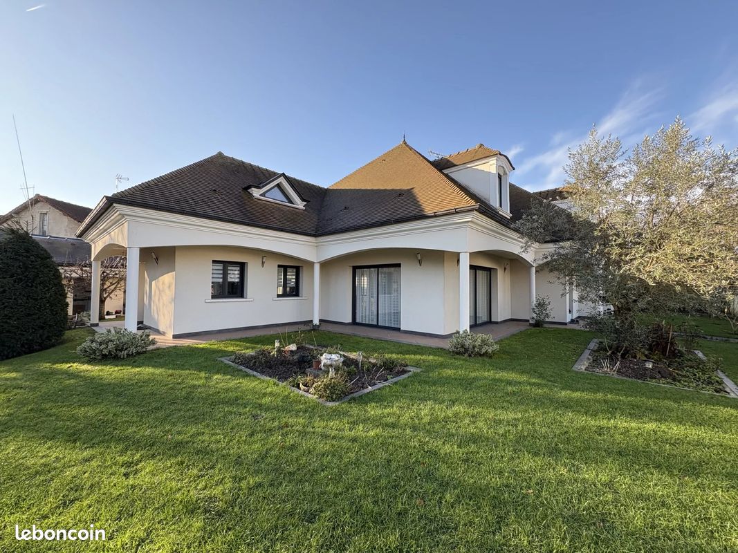Maison 9 pièces 240 m² · au Plessis-Trévise · 240 m² · 870 000 €