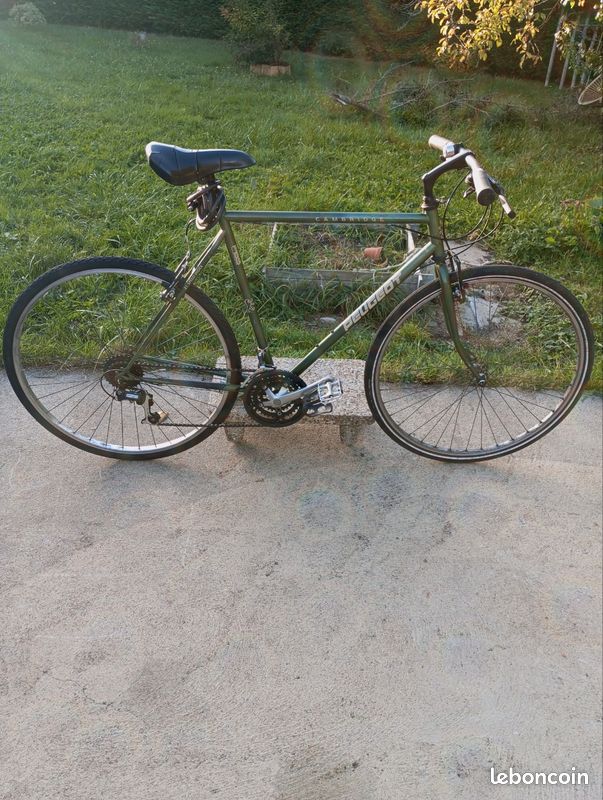 Cadre Vélo Ancien Années 1920 – 51/59cm, Roues 700B, Pattes Retournées, à Restaurer