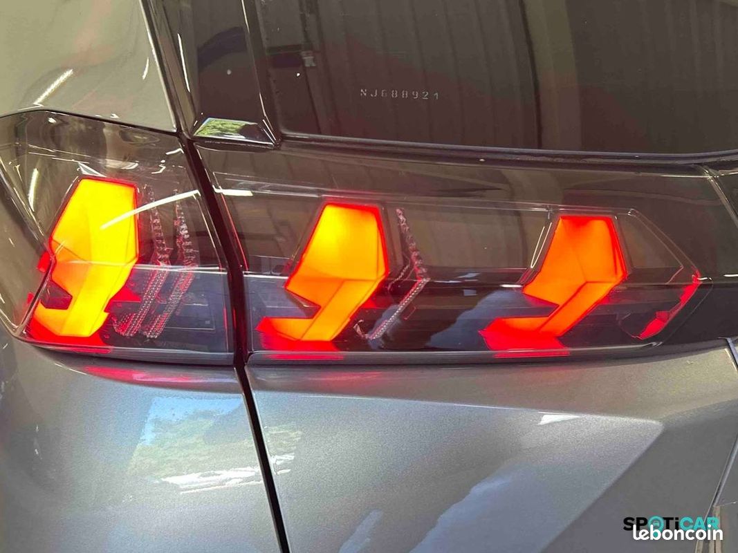 PEUGEOT 2008 PureTech 130 S&S EAT8 GT (image 19)