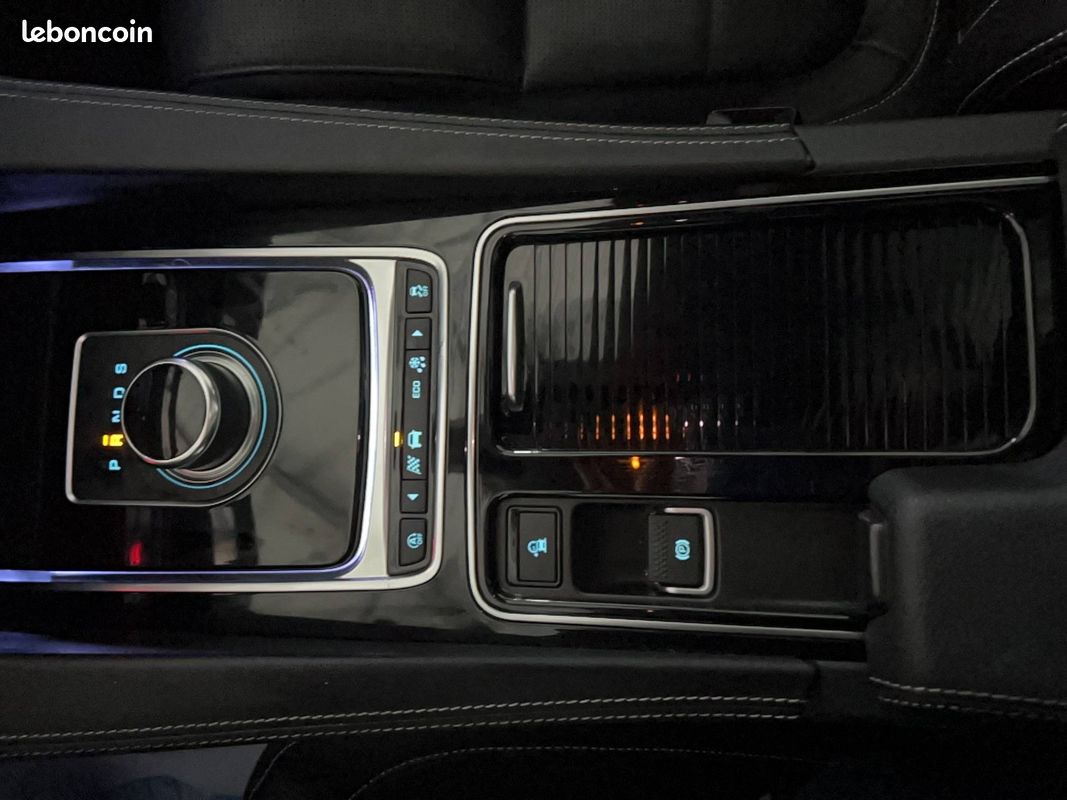 JAGUAR F-Pace 2.0 D - 180 ch AWD BVA8 Chequered Flag (image 20)