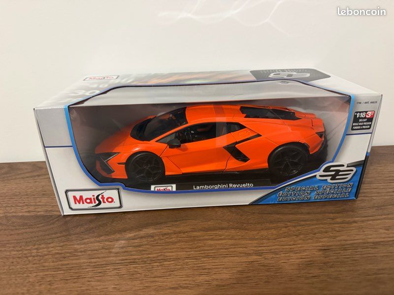 Lamborghini reveulto maisto 1/18 (image 1)