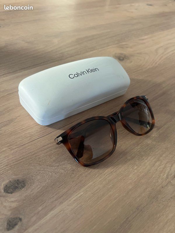 Lunette soleil Calvin Klein neuve (image 2)