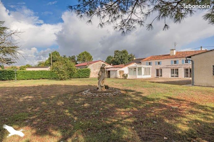 Maison 7 pièces 235 m²
