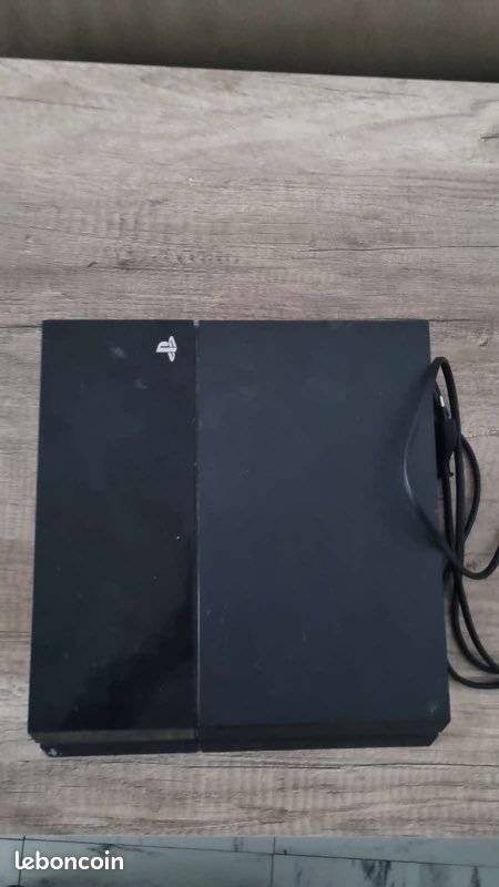 PlayStation 4 (image 1)