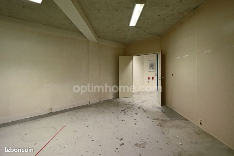 Bureaux 250 m² (image 11)