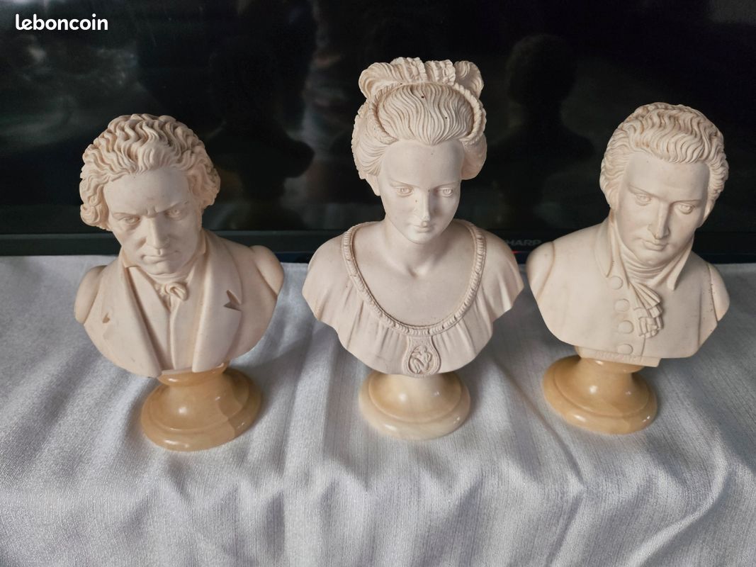 Lot de 3 statuettes (image 1)