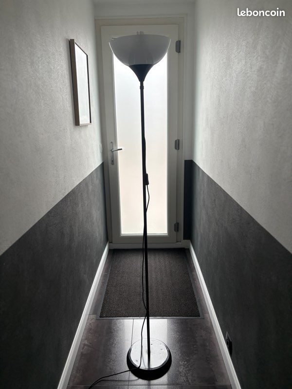 Lampadaire halogène noir (image 1)