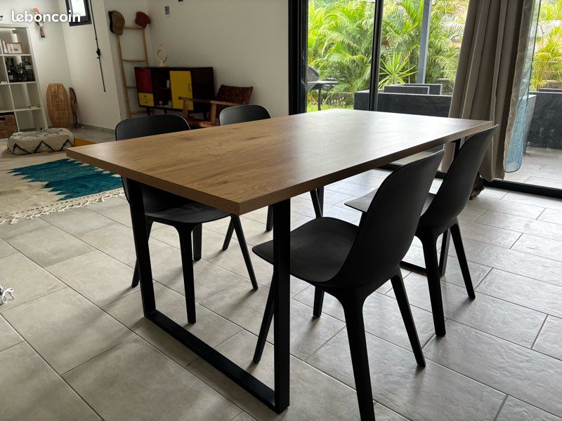 Table à manger + 4 chaises ODGER – Très bon état (image 1)