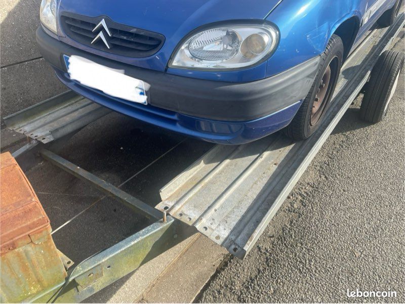 Pare choc avant saxo bleu (image 1)