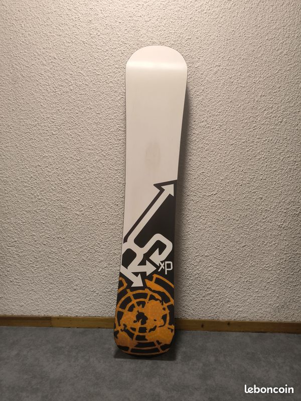 burton charger arnette snowboard BURTON CHARGER SNOWBOARD SIZE 152 CM WITH NEW LARGE BINDINGS | SidelineSwap