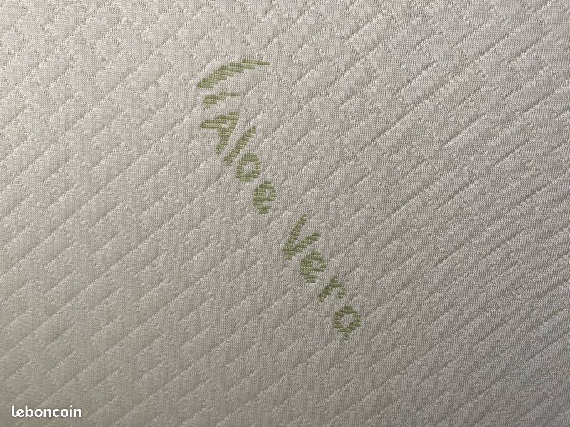 Matelas lit bébé + alèse, drap housse. Neufs (image 2)