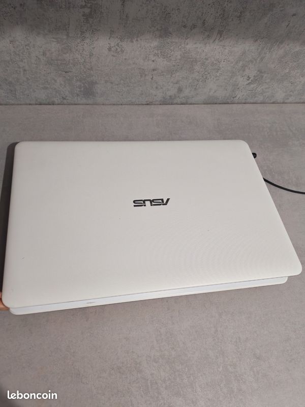 PC portable ASUS de la série X751B (image 2)