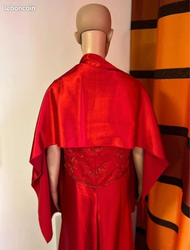 Robe de soirée longue rouge satinée avec étole assortie - Taille M (38) (image 3)