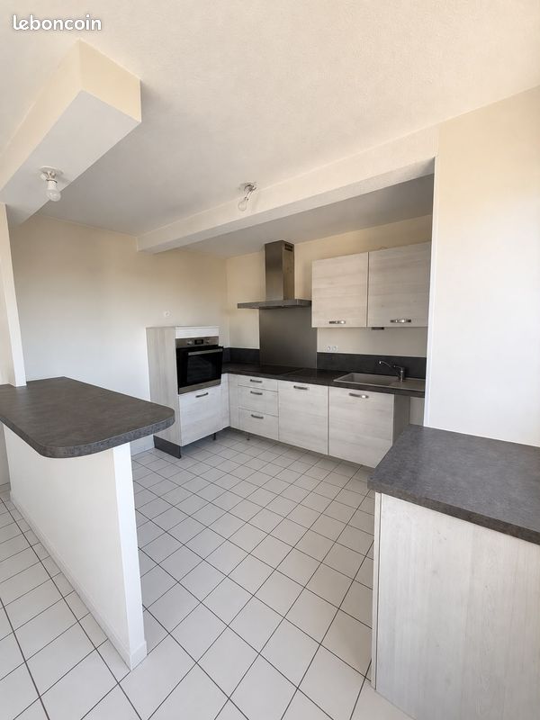 Appartement 4 pièces 81 m² · à Le Péage-de-Roussillon · 81 m² · 864 €