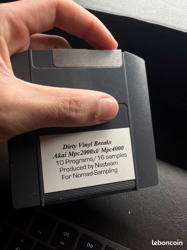 Recherche disquettes Akai MPC 2000XL (image 1)