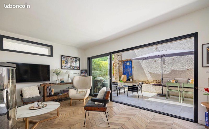 Maison 4 pièces 166 m² · à Cailloux-sur-Fontaines · 166 m² · 695 000 €
