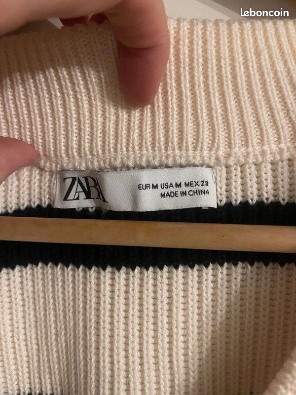 Pull Zara de la taille M, de couleur blanc